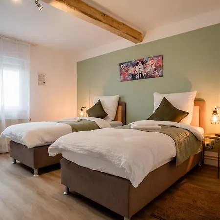 Janu-homes - 4 - 2 - 6 Betten - Boardinghouse Kirchplatz Apartment