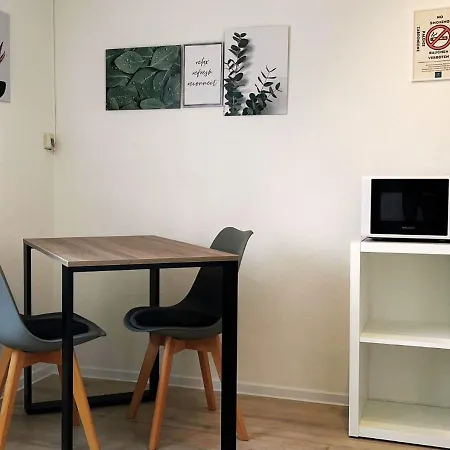 Janu-homes - 4 - 2 - 6 Betten - Boardinghouse Kirchplatz Apartment Mengerskirchen