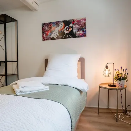Janu-homes - 4 - 2 - 6 Betten - Boardinghouse Kirchplatz Διαμέρισμα