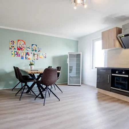 Janu-homes - 4 - 2 - 6 Betten - Boardinghouse Kirchplatz Mengerskirchen