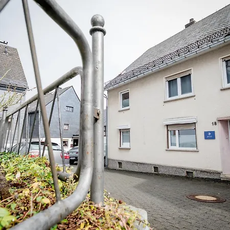 Janu-homes - 4 - 2 - 6 Betten - Boardinghouse Kirchplatz * Mengerskirchen